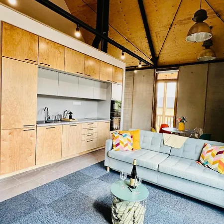 Zengo 9 Kadarka Apartman, *