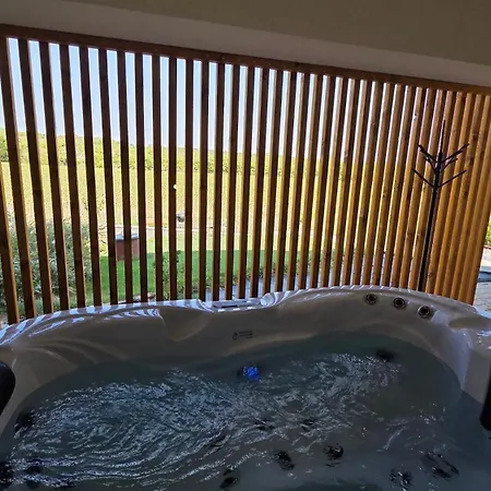 Zengo 9 Kadarka Apartman, Lägenhet *
