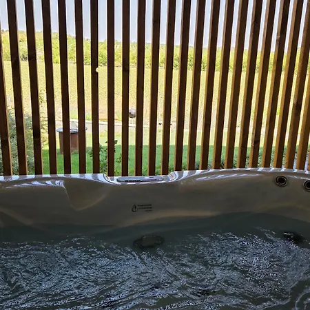 Zengo 9 Kadarka Apartman, شقة